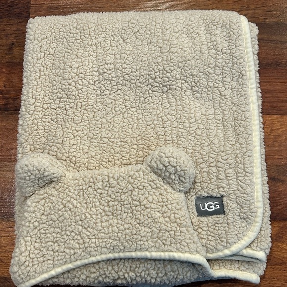 UGG Sherpa Hooded Throw Kids 50”x40” Cozy Cream Color - Picture 8 of 9